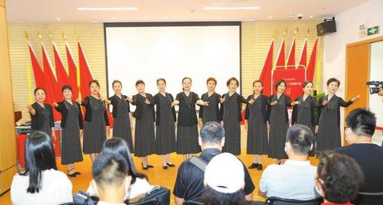 凤凰翱翔于深圳  社会各界掀起学习凤凰涅槃艺术团精神浪潮