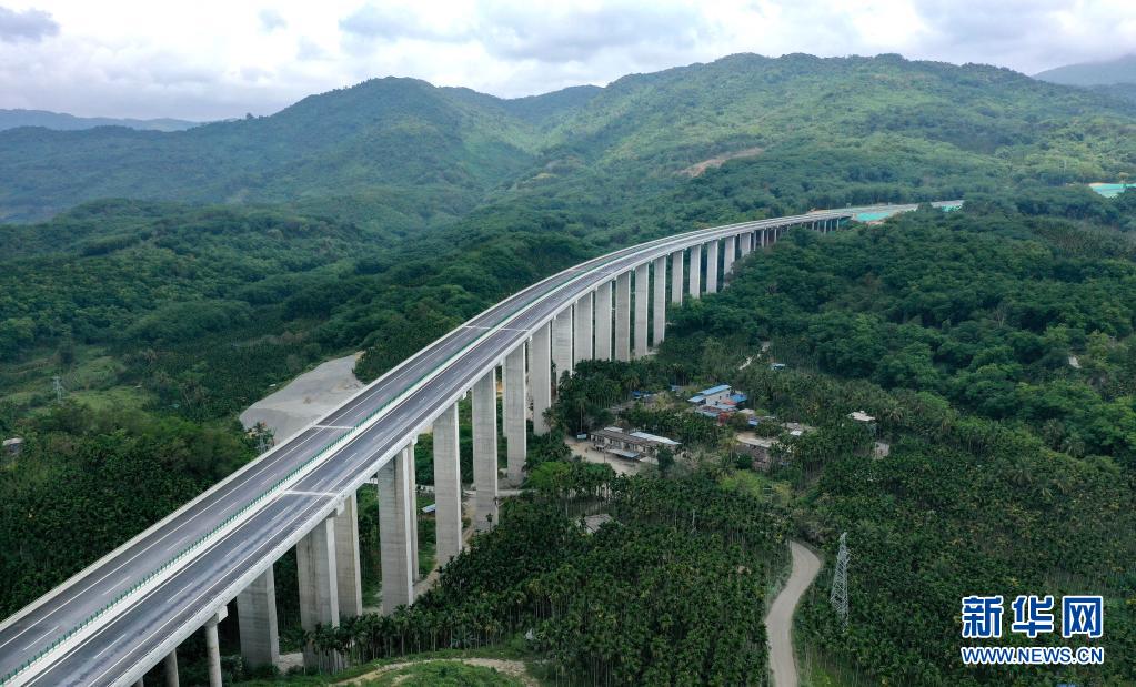 山海高速公路项目路线全长55.