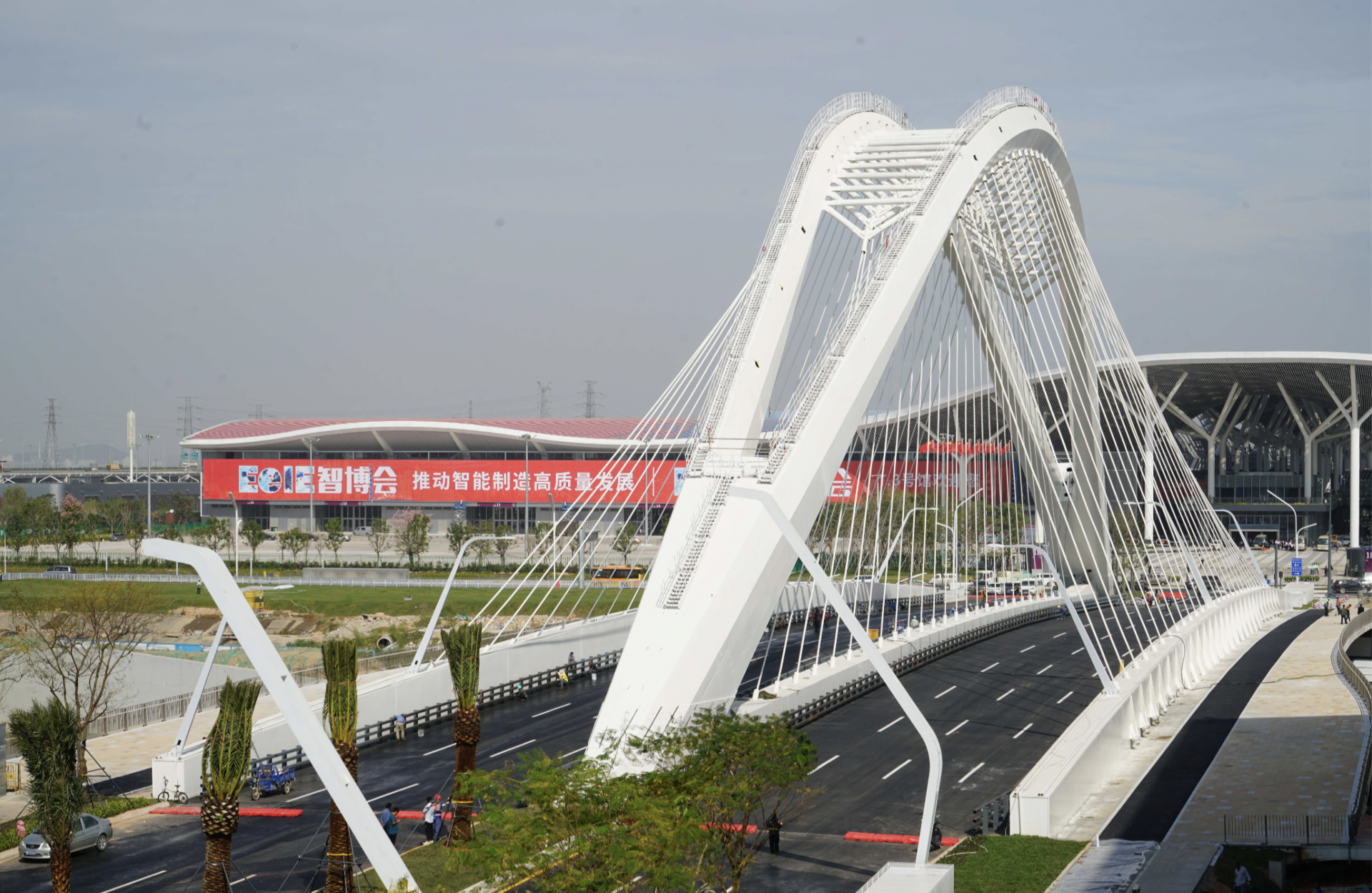 空港新城综合管廊及道路一体化建设荣获“建筑新技术应用示范工程”称号