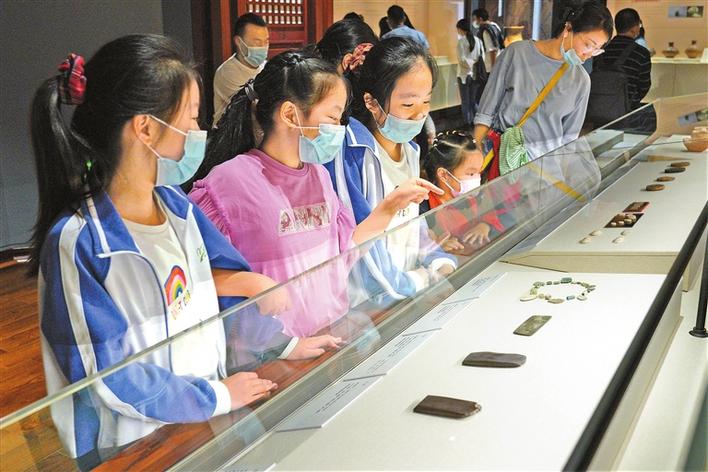 373件青海文物精品到访深圳，市民游客观展络绎不绝