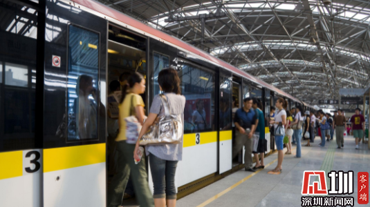 深圳地铁四号线出现小拥堵 回应：列车车门故障
