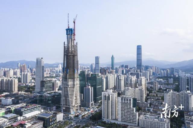 深圳在建第一高楼顶升突破300米