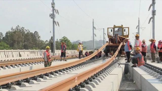 赣深高铁东莞段无砟轨道完工 6月完成广东段全线铺轨