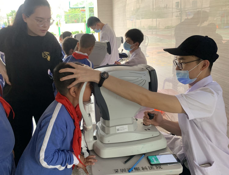 大鹏新区近万名中小学生视力筛查完成，3岁起每半年应进行眼部健康检查