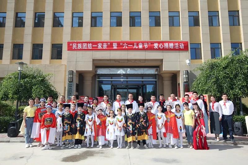 深圳援疆举行“民族一家亲”暨“六一儿童节”爱心捐赠活动