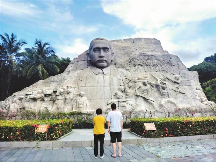 全国最大孙中山石雕在深圳中山公园