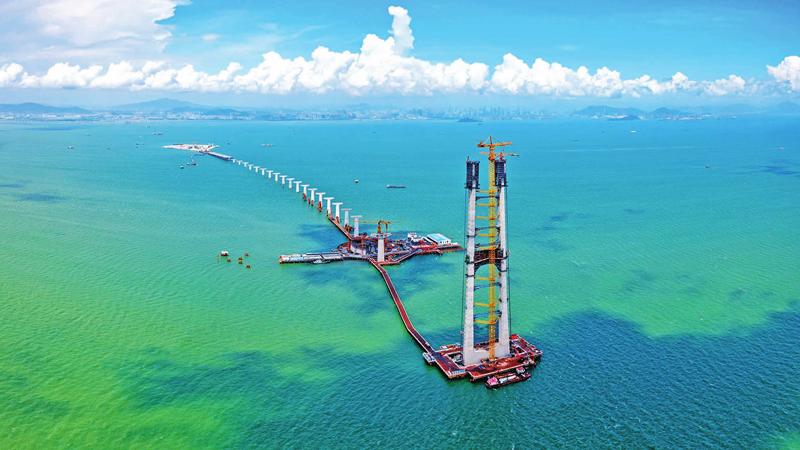 深中通道伶仃洋大桥东索塔完成封顶