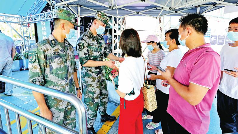 宝安民兵坚守疫情防控最前沿 轮班值守支持抗疫工作