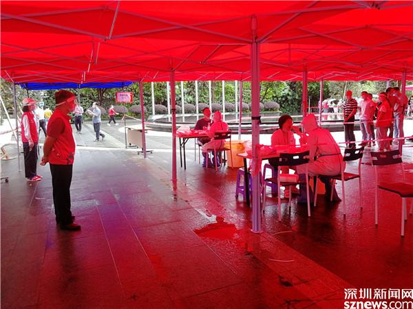 深圳进入暴雨紧急防御状态 有一群人却忙着往外赶.....