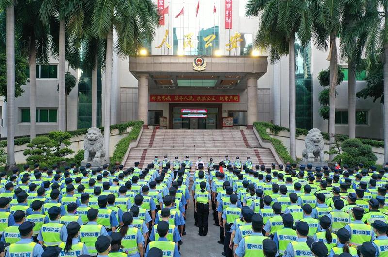 东莞市石龙公安全面启动建党100周年武装大巡防