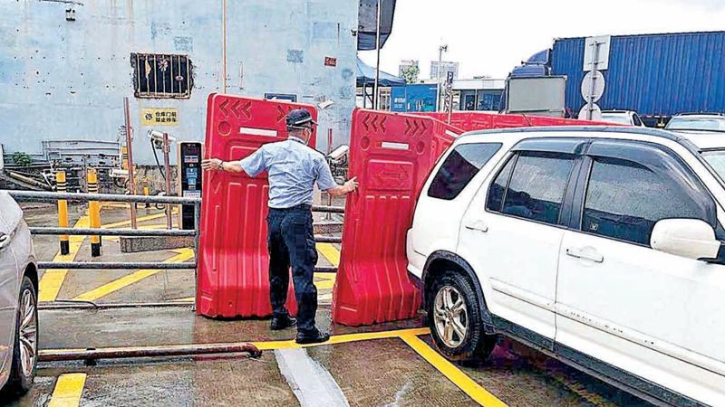 宝安公安分局200余警力驻守福围 筑牢抗疫平安防线