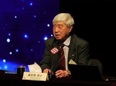 戚发轫在香港寄语青年学子：最高尚的爱最伟大的爱是爱国家