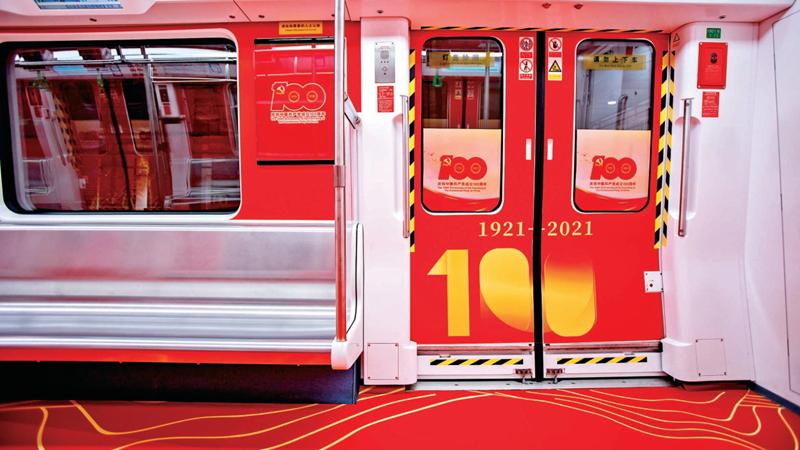 深圳地铁“百年伟业”主题专列昨日正式上线运营