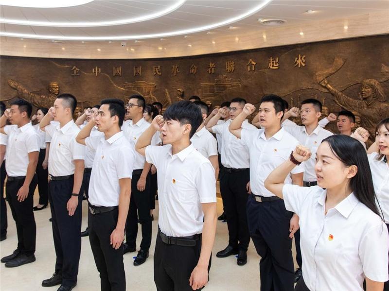 广州市上半年新发展党员9000多名，听他们在党旗下的感言