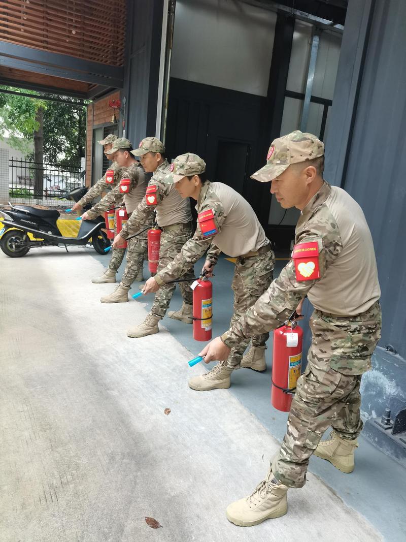 ​南山区退役军人红星突击队开展消防基本技能实操实训
