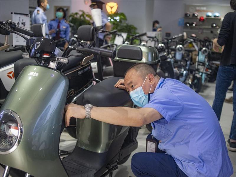 电动自行车交通安全如何保障？广州将完善交通标志与非机动车道