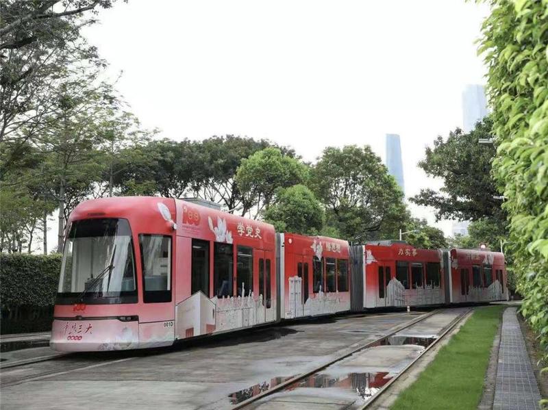 “中共三大”主题列车在广州首发