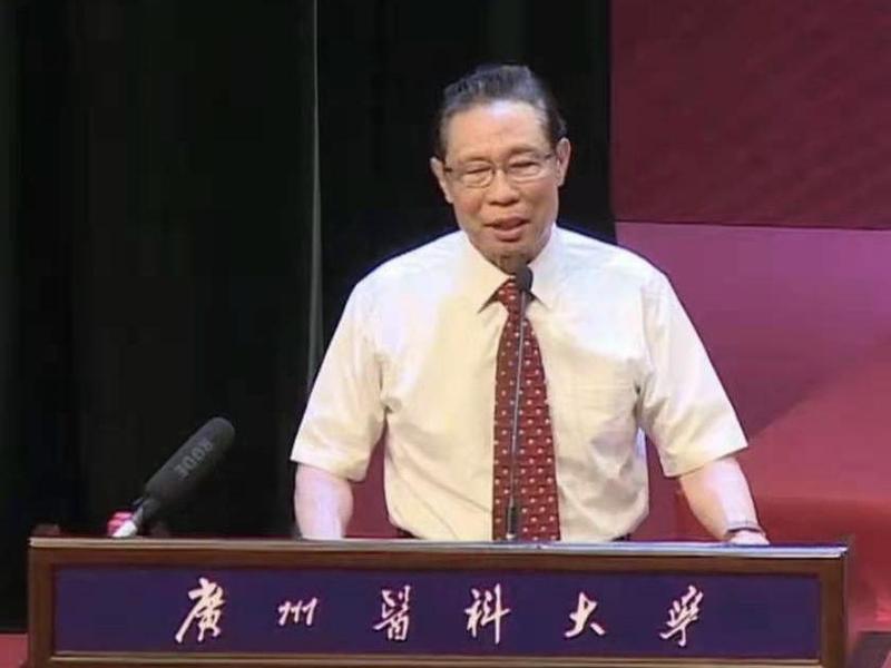 今早，钟南山现身！掌声不断！