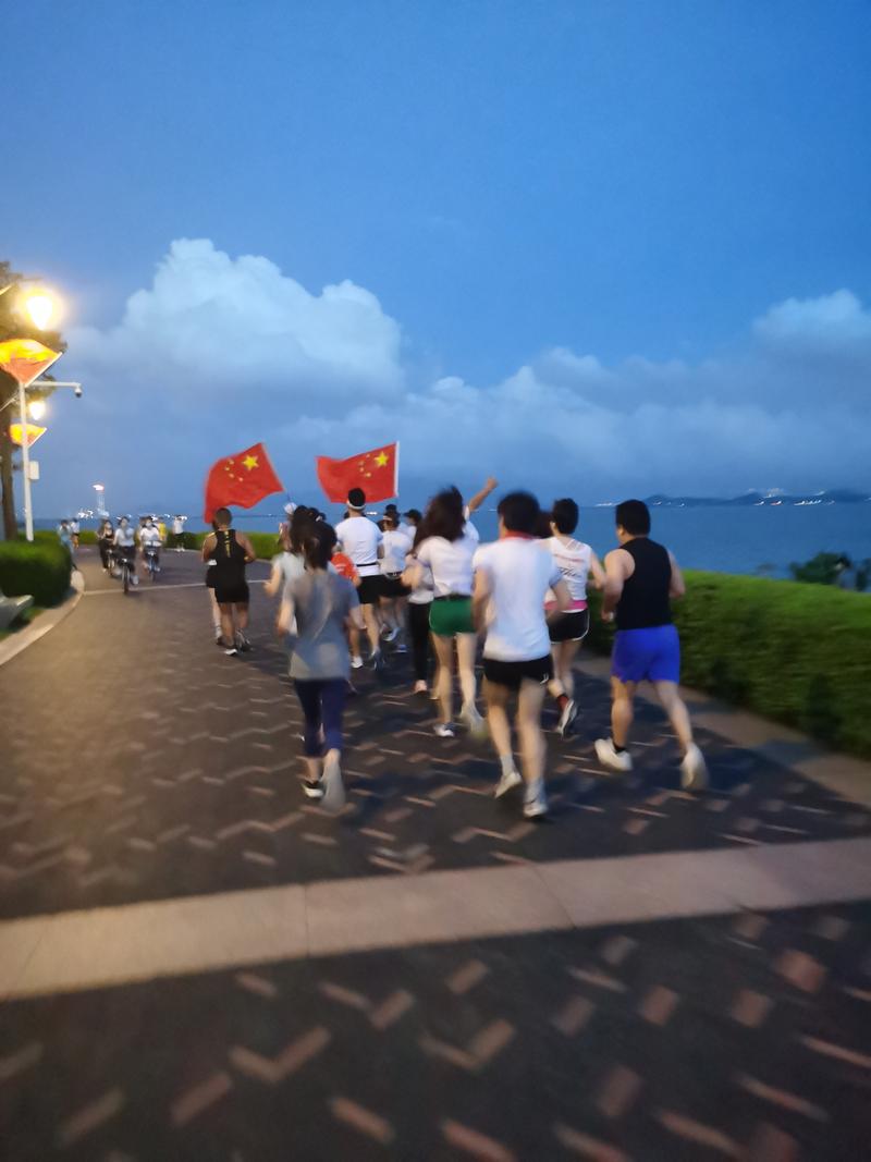 庆祝中国共产党百年华诞 100名跑者跑100个7.1公里