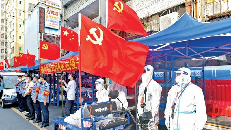 聚党心 战疫攻坚红旗飘扬