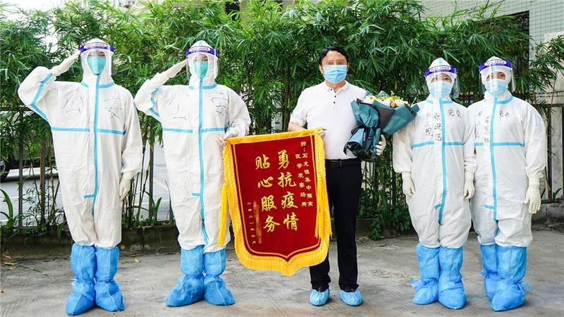 点滴服务暖人心！解除隔离人员给东莞市石龙镇送锦旗致谢