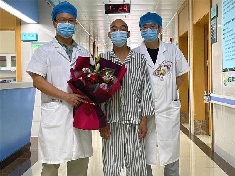 一男子12年咳嗽不止，东莞市谢岗医生成功揪出鱼骨