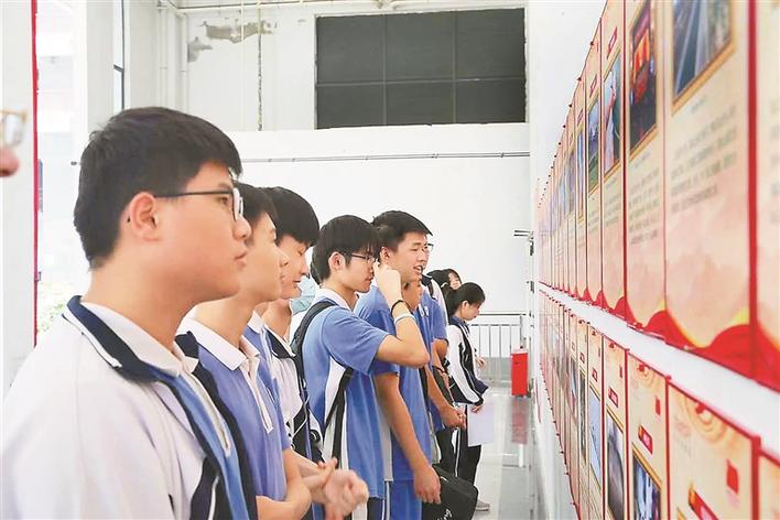 深圳启动党史进校园活动 从百幅珍贵照片感悟信仰的力量