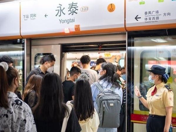 广州地铁开启暑运模式，日均客流预计超800万人次
