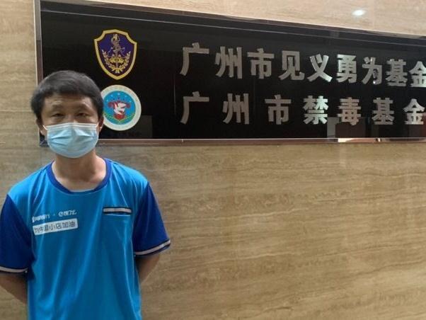 下班时跳江救人，外卖小哥获见义勇为奖励