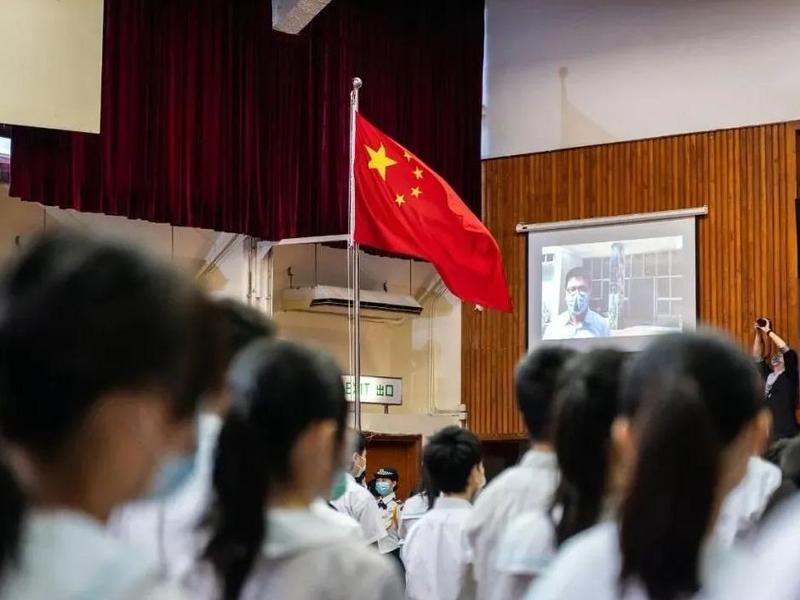 大湾区之声热评：理直气壮推动爱国教育 筑牢“爱国者治港”坚实基础