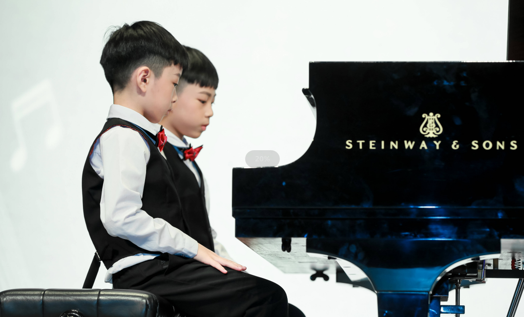 心有灵“熙” 豪“杰”并起 深圳六岁双胞胎兄弟举办专场钢琴演奏会