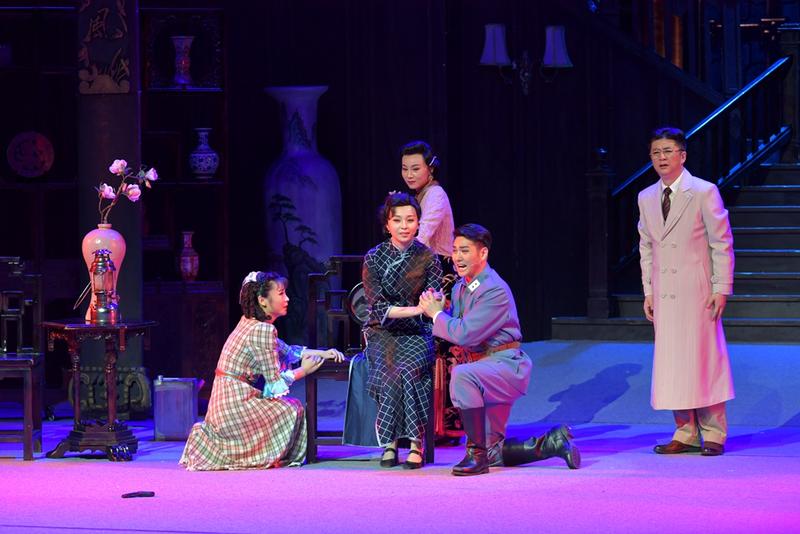 黄梅戏版《共产党宣言》在宝安精彩上演