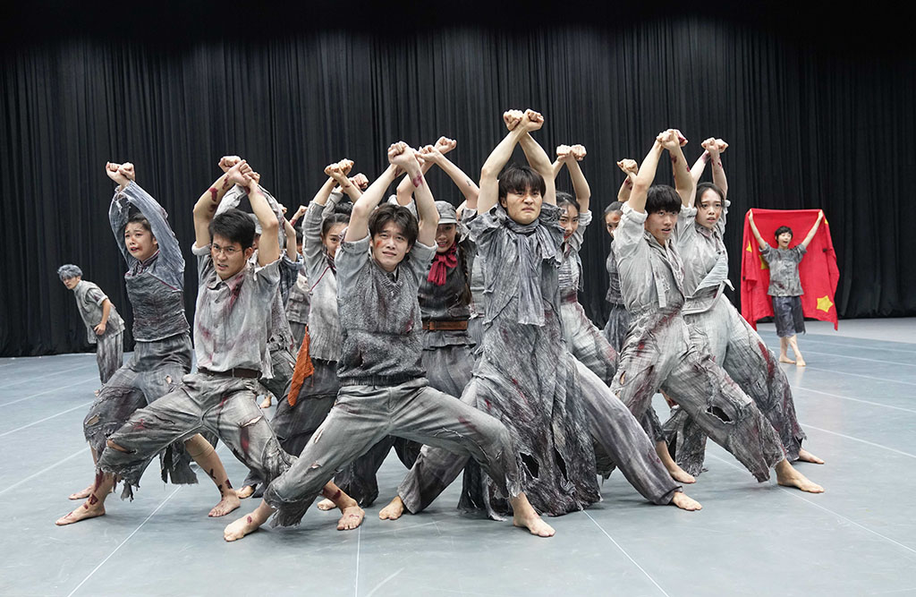 深圳歌剧舞剧院举办“走近舞蹈”首期公益舞蹈沙龙活动——“火红的七月”