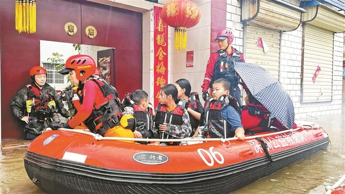 93艘深圳汽艇今运抵郑州 再派49名救援人员奔赴河南