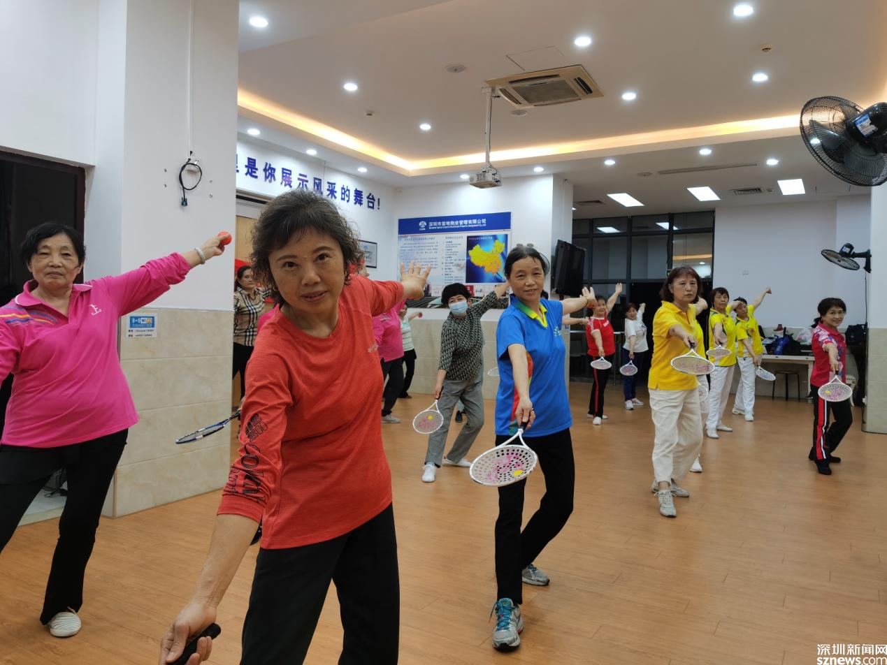 小小柔力球舞出大健康 沙河街道文昌街社区面向社区中老年人举行工作坊活动