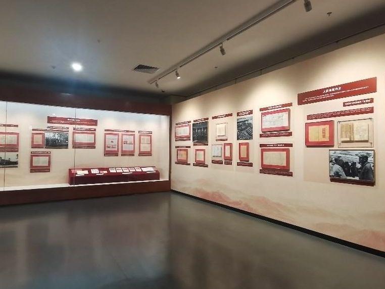 “百年恰是风华正茂”主题档案文献展开展！近半数档案首次公开