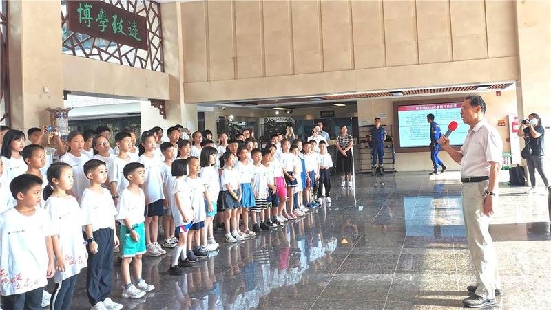 钟南山鼓励抗疫一线医务人员子女：努力成长为能够担当民族复兴大任的时代新人