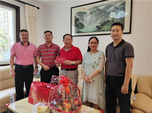 情暖退役老兵！区退役军人事务局到梅园社区开展“八一”走访慰问