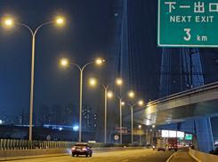 提高夜间行车安全性，东南西环高速路灯已全线“点亮”