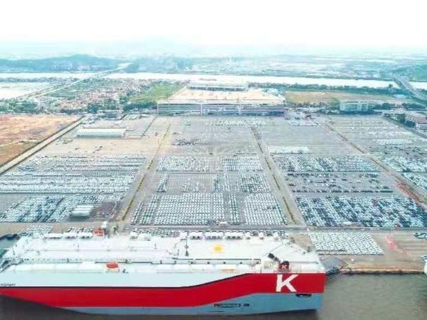广州港南沙汽车口岸迎来疫情后首批二手车出口