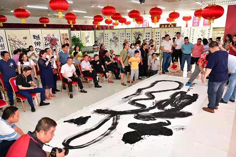 深圳平湖举行“庆祝中国共产党成立100周年百幅中堂展”