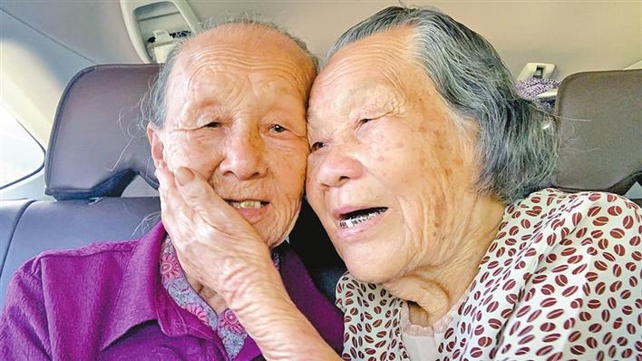 8岁被拐始终未忘村名乡音 90岁老人找回失散80年姐姐