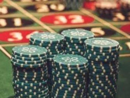 澳博控股：上半年博彩收入增长约19%，仍亏损近15亿港元