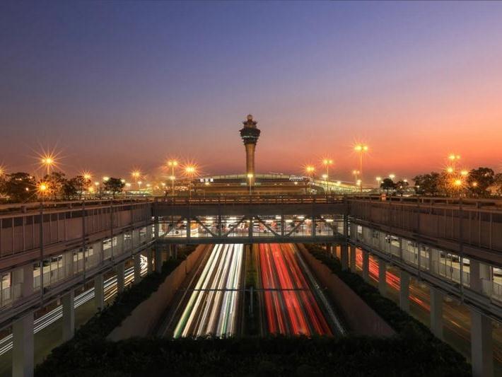 白云机场： 4日起，中高风险地区来穗航班调至一号航站楼B到达区