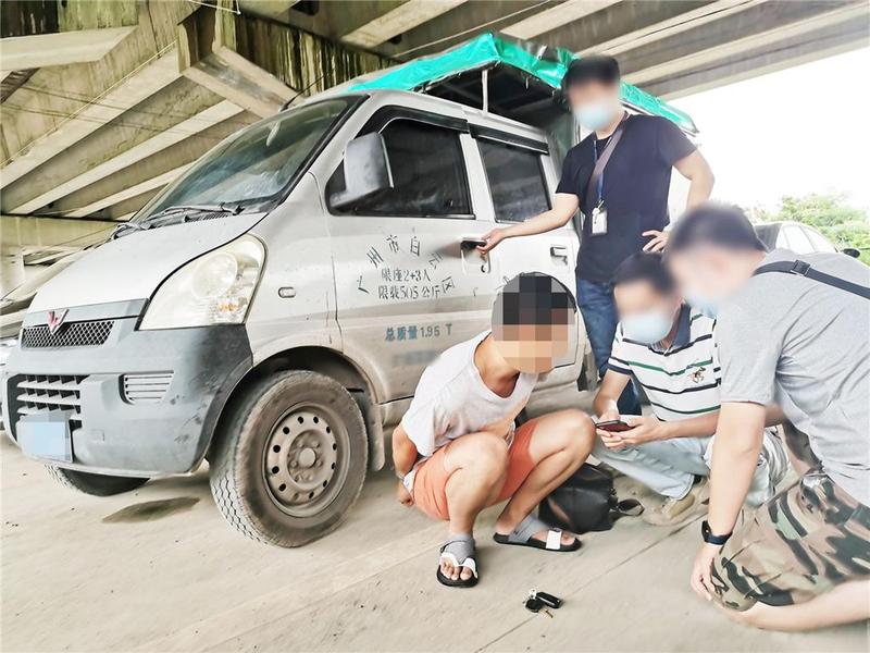 ​“改装车”成“移动加油站”，广州海珠警方缴获汽油1.3吨