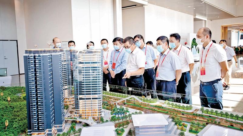 区人大常委会组织部分市、区人大代表到宝安调研