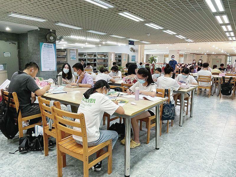 暑期肇庆图书馆火爆，市民避暑“充电”两不误