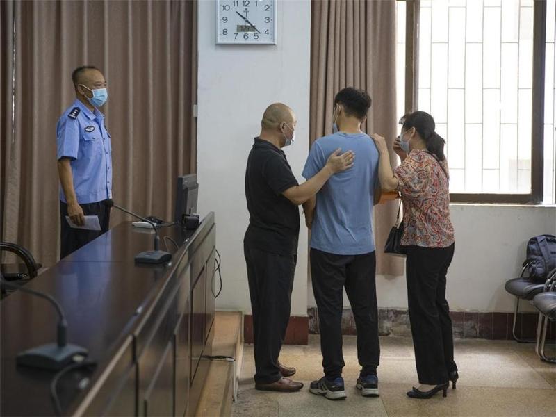 广州番禺：消失18年后，26岁的“宝贝”终于回家了！