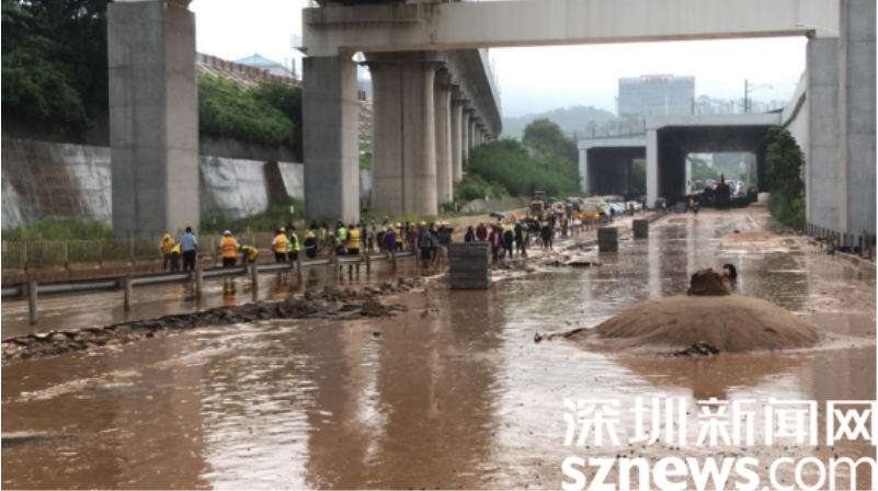 深圳突降暴雨 龙华受困人员及车辆均被转移 积水已消退