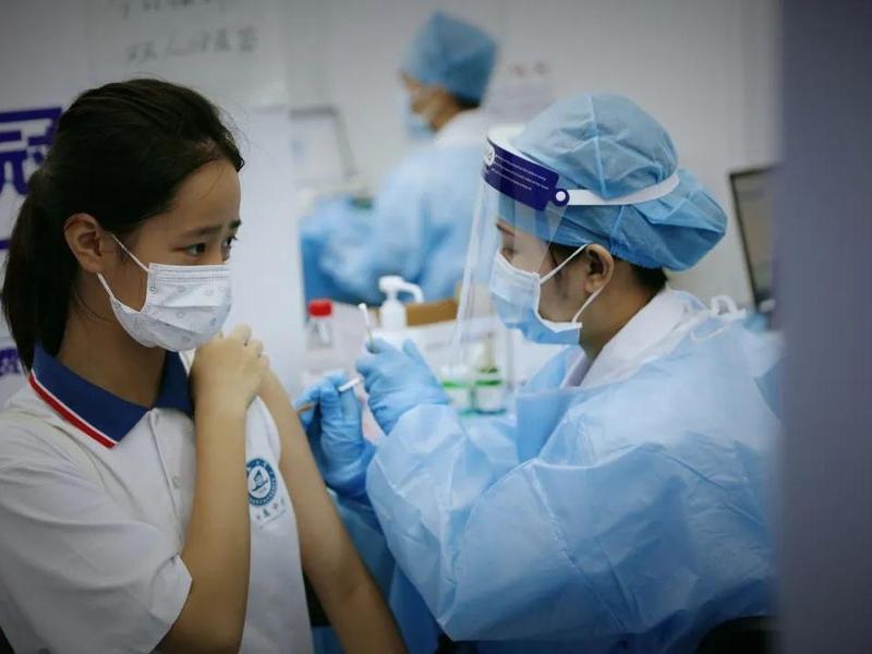 一对一服务有温度，天河长兴街设不同人群接种通道